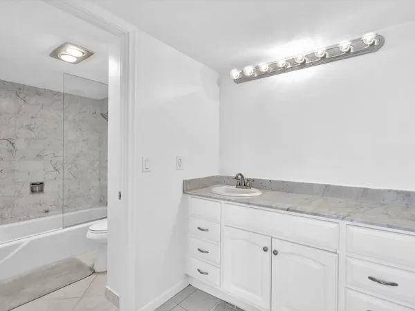 $2,800 | 1150 Hillsboro Mile, Unit 402, Hillsboro Beach, FL 33064