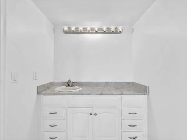 $2,800 | 1150 Hillsboro Mile, Unit 402, Hillsboro Beach, FL 33064