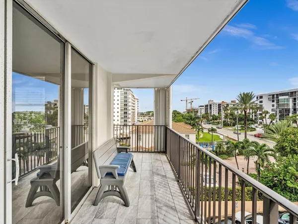 $2,800 | 1150 Hillsboro Mile, Unit 402, Hillsboro Beach, FL 33064