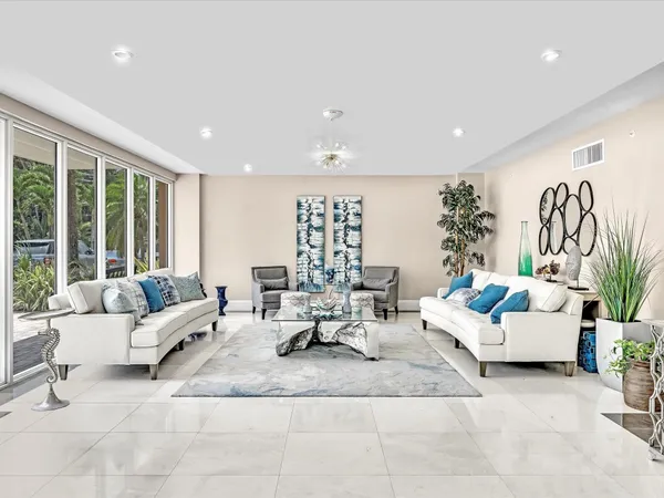 $2,800 | 1150 Hillsboro Mile, Unit 402, Hillsboro Beach, FL 33064