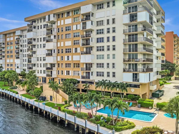 $2,800 | 1150 Hillsboro Mile, Unit 402, Hillsboro Beach, FL 33064