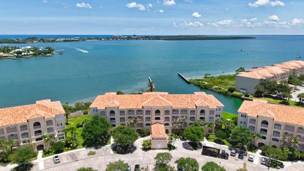 $550,000 | 4 Harbour Isle Drive East, Unit PH04, Fort Pierce, FL 34949