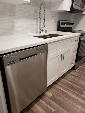 $2,400 | 200 Lakeview Drive, Unit 207, Weston, FL 33326