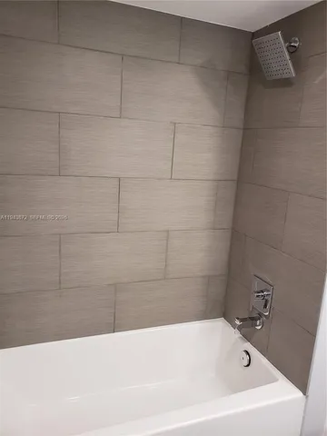 $2,400 | 200 Lakeview Drive, Unit 207, Weston, FL 33326