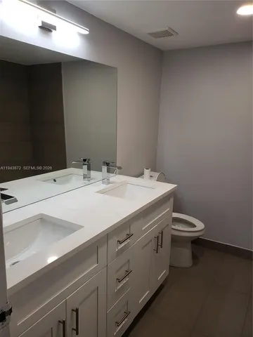 $2,400 | 200 Lakeview Drive, Unit 207, Weston, FL 33326