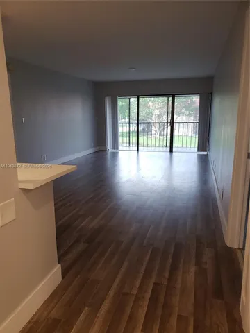 $2,400 | 200 Lakeview Drive, Unit 207, Weston, FL 33326