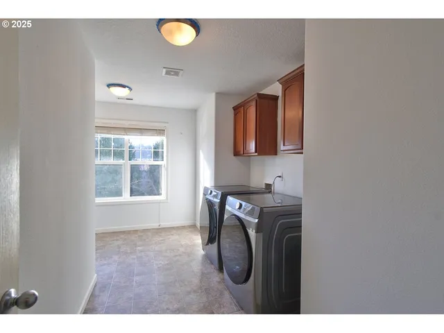 $648,900 | 300 Southwest Mt Mazama Street, McMinnville, OR 97128