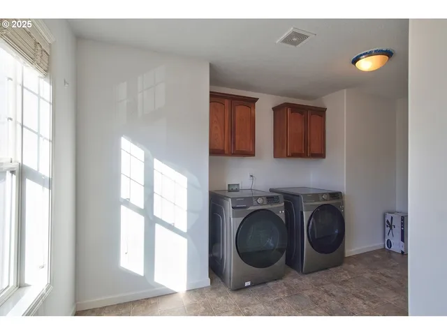 $648,900 | 300 Southwest Mt Mazama Street, McMinnville, OR 97128