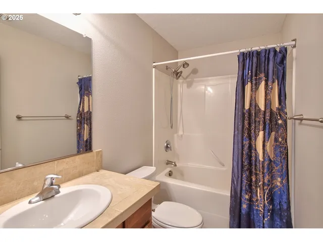 $648,900 | 300 Southwest Mt Mazama Street, McMinnville, OR 97128