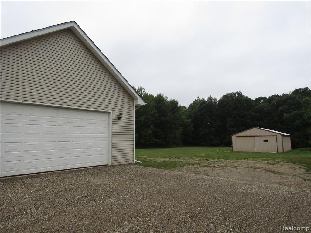 470 High Ridge Lane Leonard, MI 48367 - Photo 5 of 41 IMG_2986.JPG