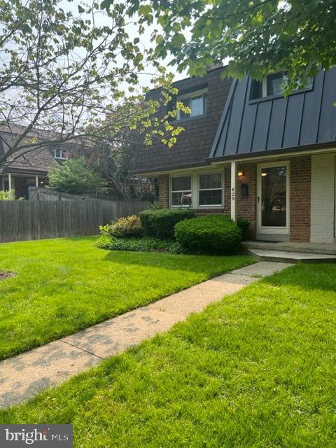 Beautiful end unit townhouse