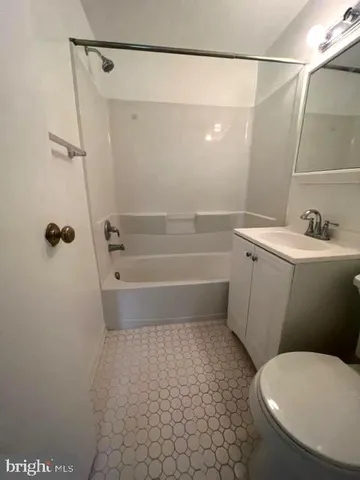 $3,150 | 429 Hampton Court, Unit 138, Falls Church, VA 22046