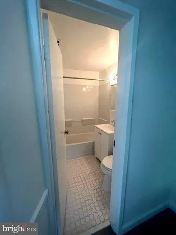 $3,150 | 429 Hampton Court, Unit 138, Falls Church, VA 22046