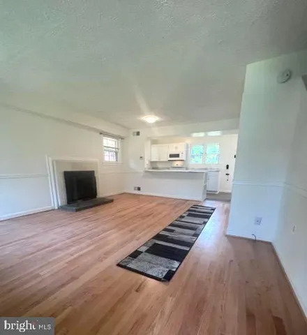 $3,150 | 429 Hampton Court, Unit 138, Falls Church, VA 22046