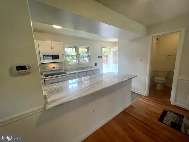 $3,150 | 429 Hampton Court, Unit 138, Falls Church, VA 22046