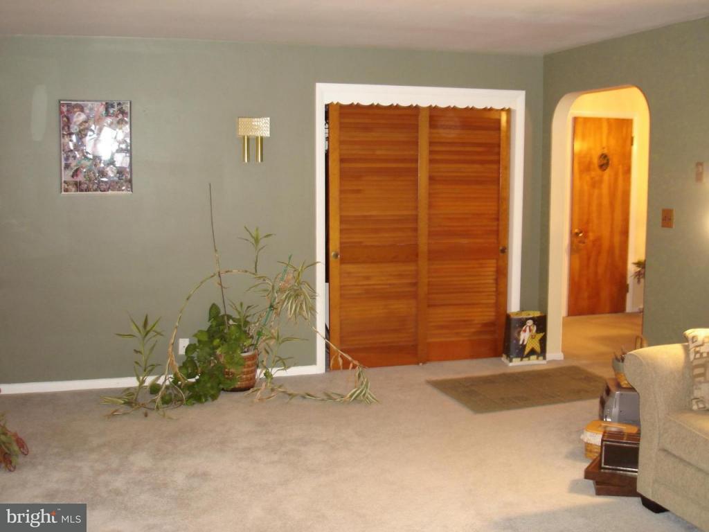 703 Pine Hill Road Lititz, PA 17543 - Photo 4 of 10