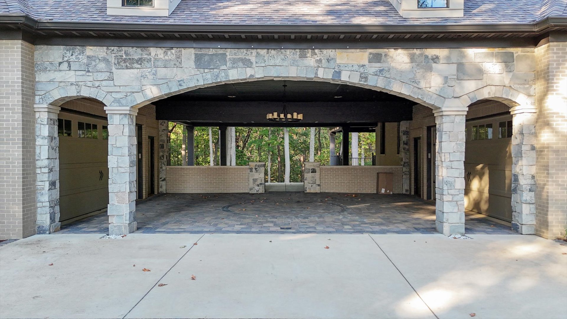 1410 East White Oak Road Mahomet, IL 61853 - Photo 15 of 140 a front view of a house with a balcony