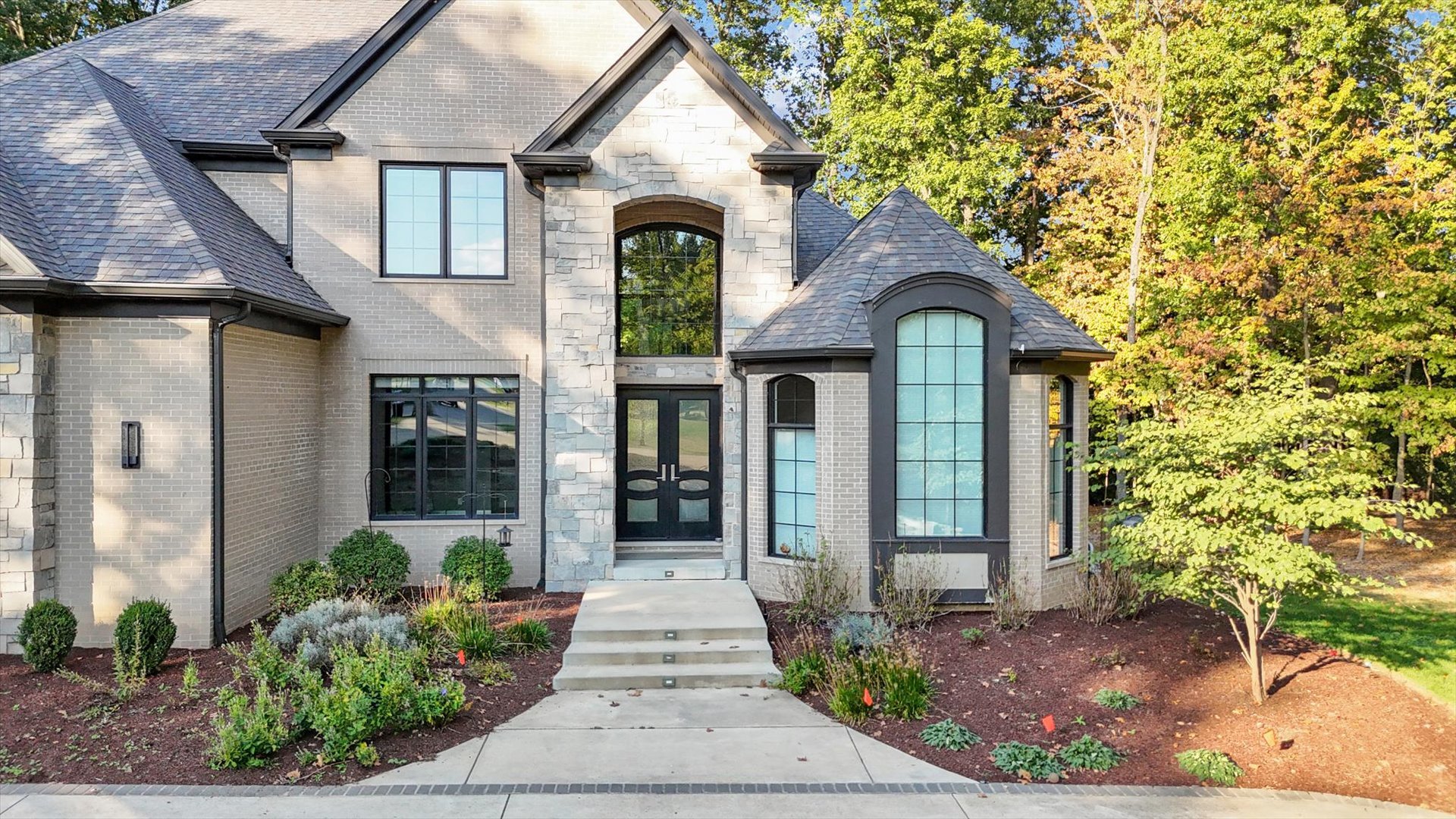 1410 East White Oak Road Mahomet, IL 61853 - Photo 3 of 140 a front view of a house with garden