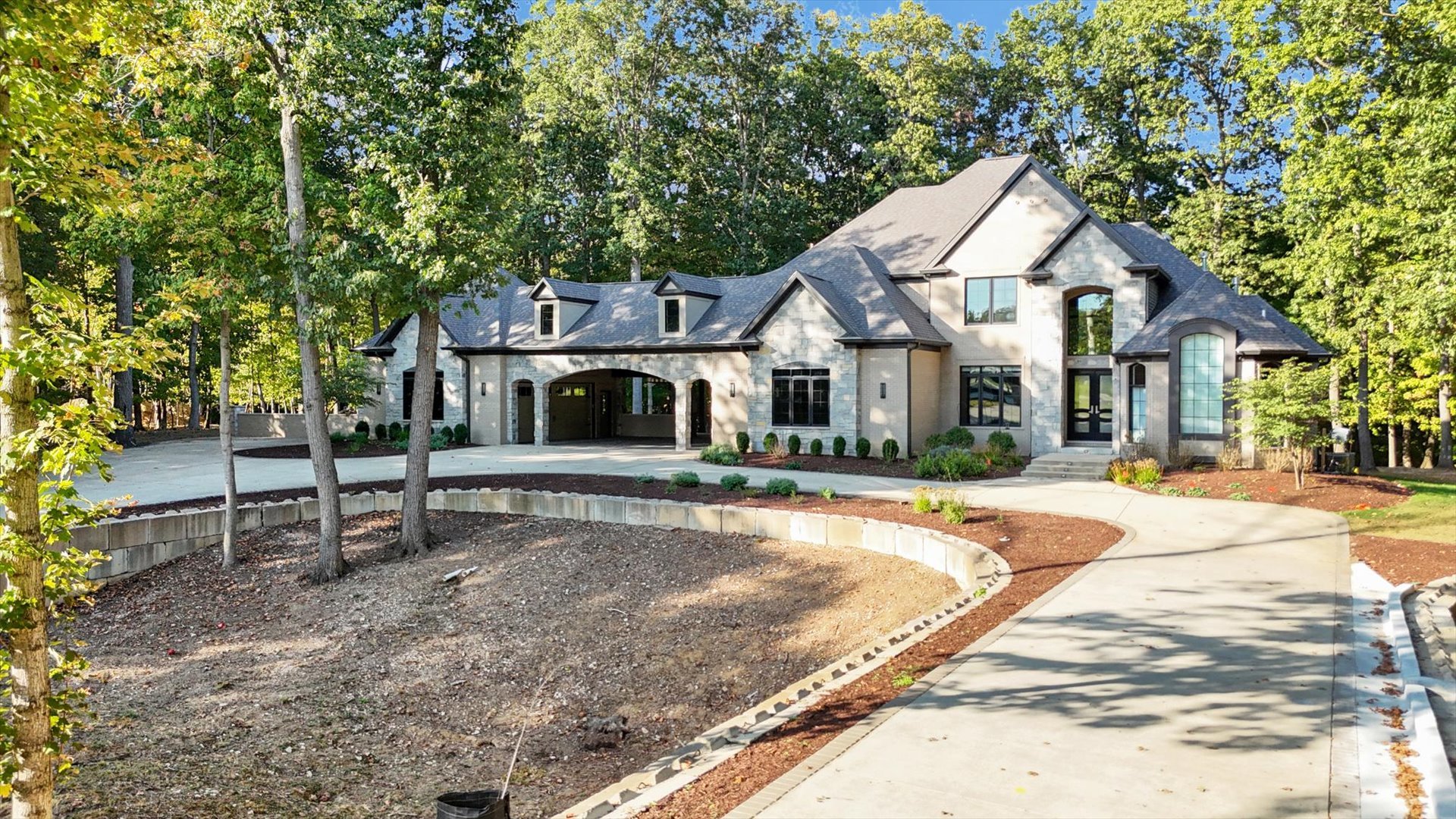 1410 East White Oak Road Mahomet, IL 61853 - Photo 4 of 140 a front view of a house with a yard