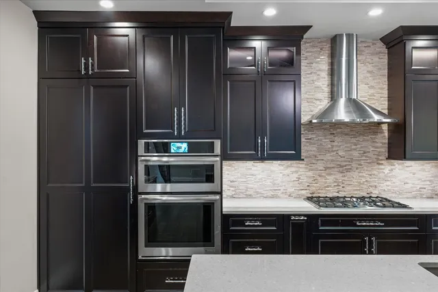 a view of yard with tree