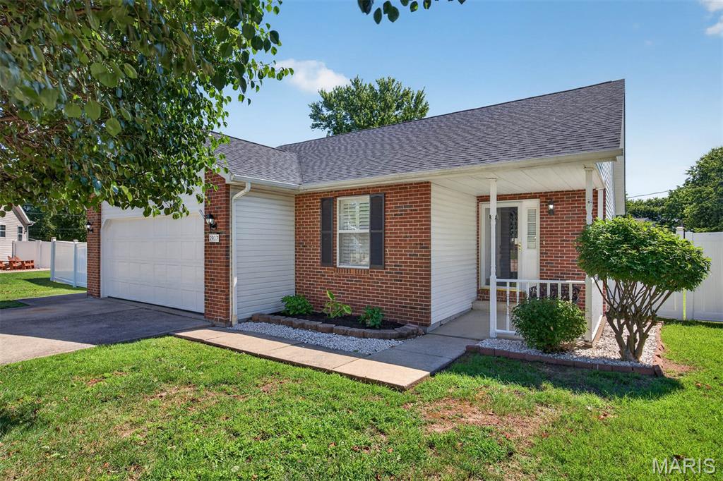 2917 Periwinkle Court Highland, IL 62249 - Photo 2 of 47