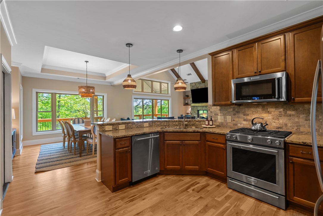 525 Peninsula Road West Union, SC 29696 - Photo 18 of 49