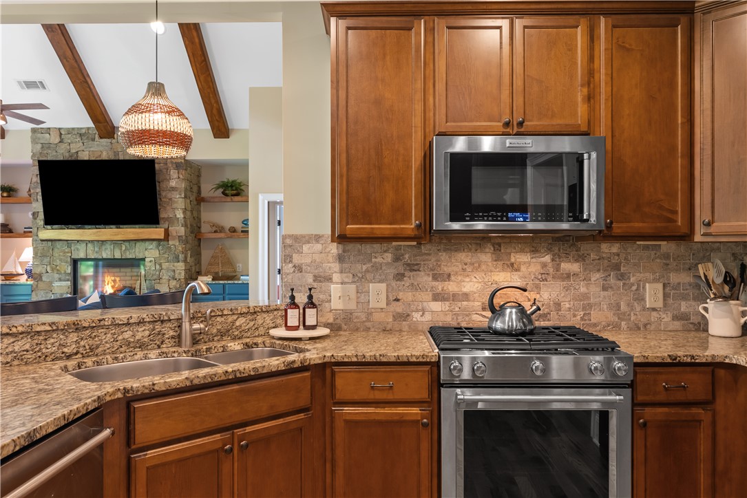 525 Peninsula Road West Union, SC 29696 - Photo 19 of 49