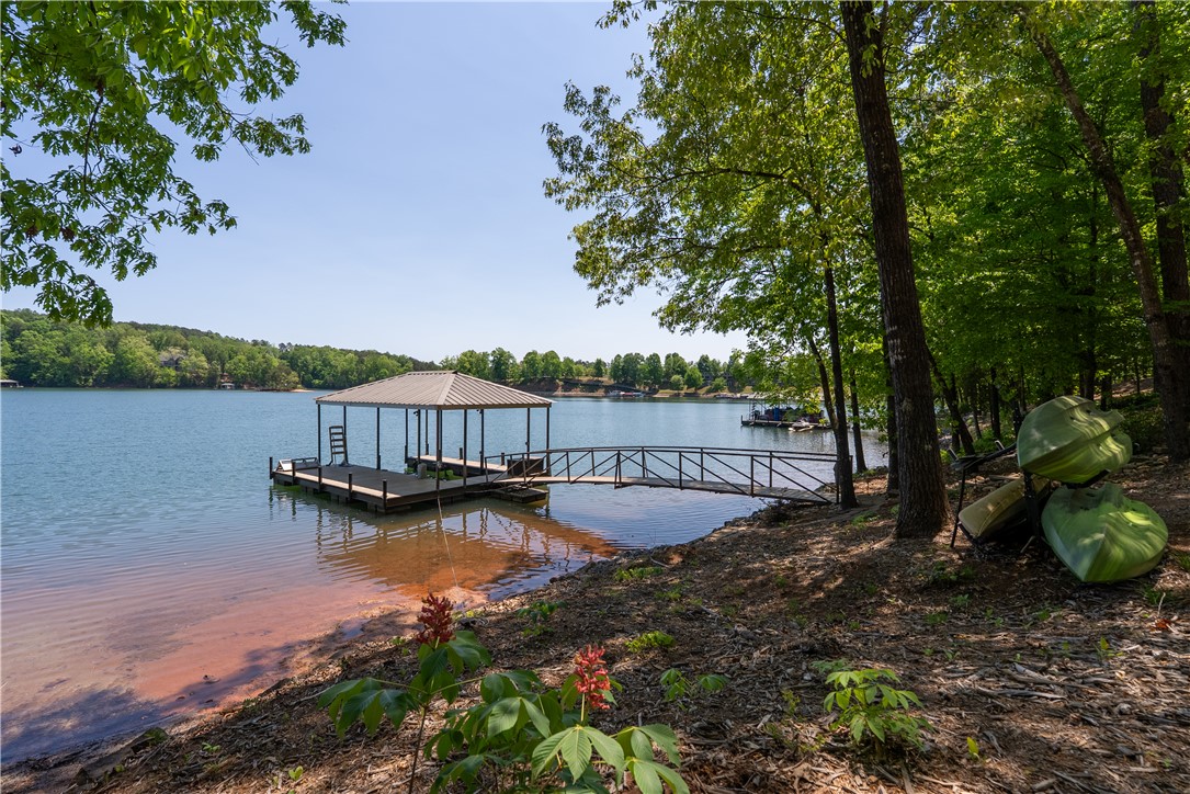 525 Peninsula Road West Union, SC 29696 - Photo 2 of 49