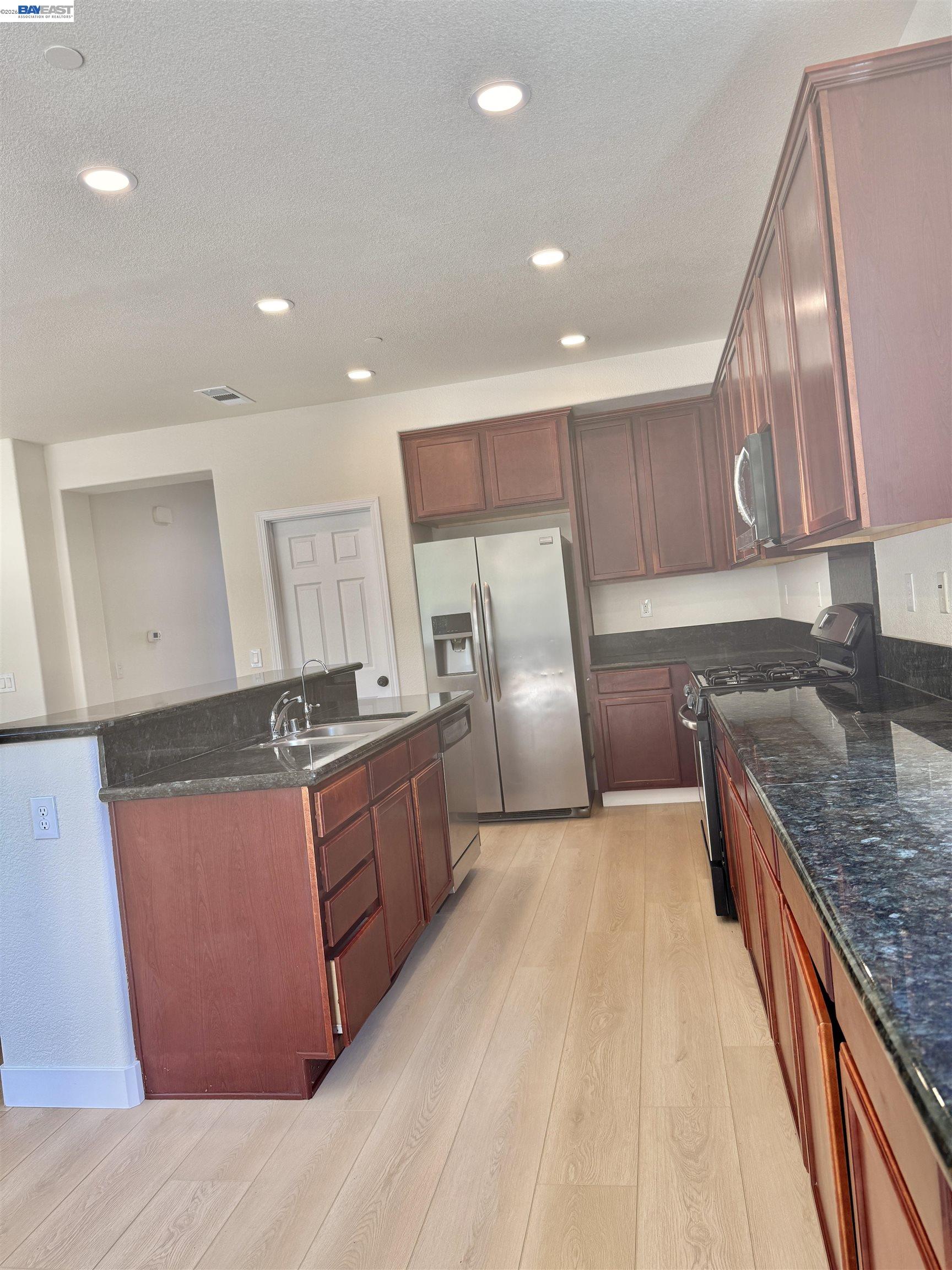 668 Landmark Point Lathrop, CA 95330 - Photo 13 of 49 Gallery Image 13