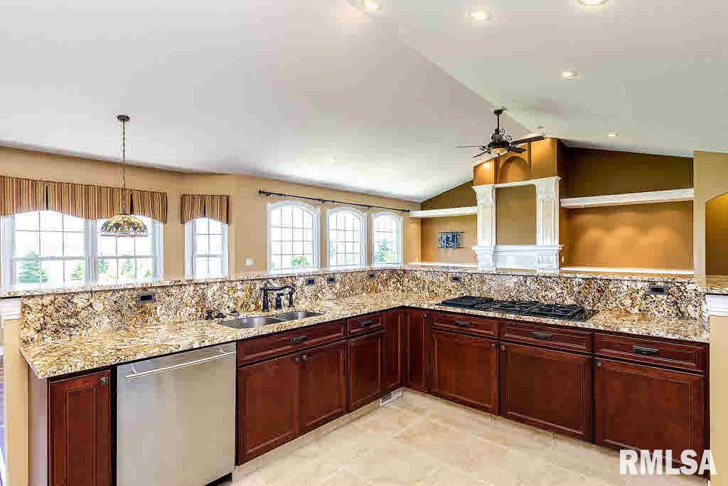 5647 Judge Road Bettendorf, IA 52722 - Photo 16 of 24 Gallery Image 16