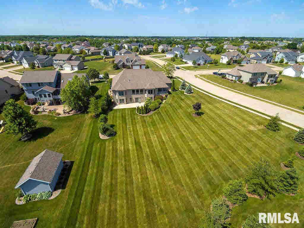 5647 Judge Road Bettendorf, IA 52722 - Photo 4 of 24 Gallery Image 4