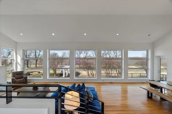 $1,600,000 | 65 Riverwalk Place, Memphis, TN 38103