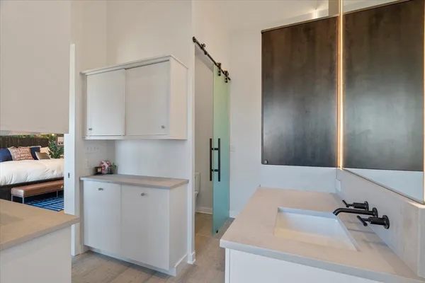 $1,600,000 | 65 Riverwalk Place, Memphis, TN 38103