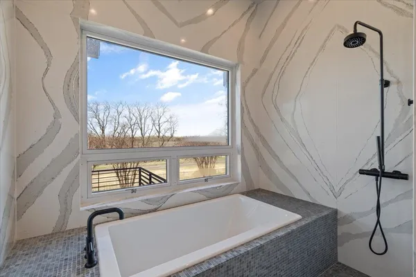 $1,600,000 | 65 Riverwalk Place, Memphis, TN 38103