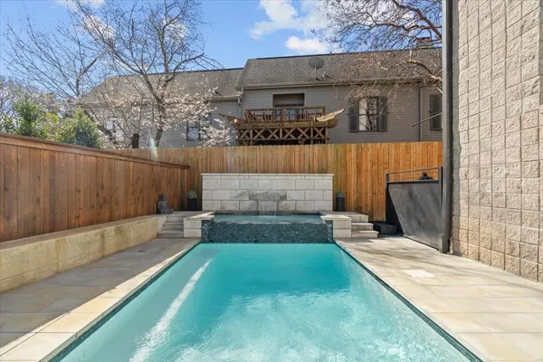 $1,600,000 | 65 Riverwalk Place, Memphis, TN 38103