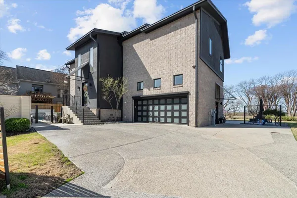 $1,600,000 | 65 Riverwalk Place, Memphis, TN 38103