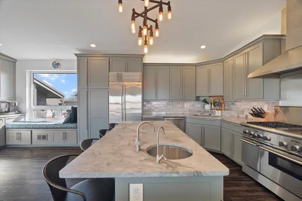 $1,600,000 | 65 Riverwalk Place, Memphis, TN 38103