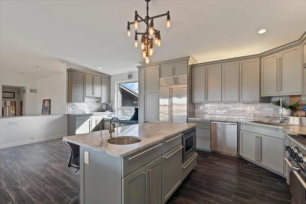 $1,600,000 | 65 Riverwalk Place, Memphis, TN 38103