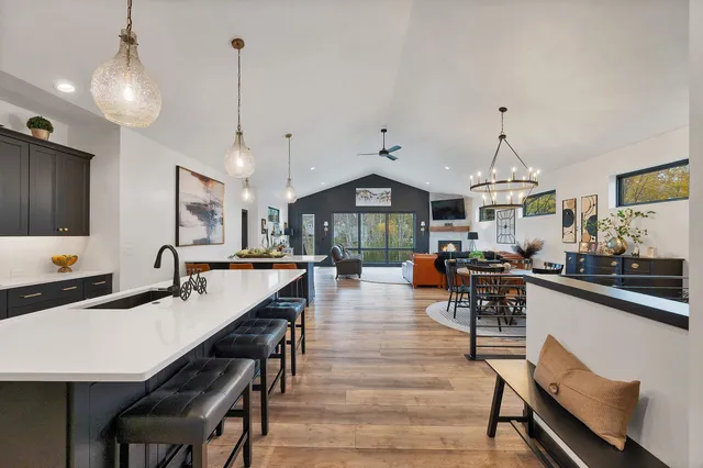 $815,000 | 359 Aldon Cir Green, Green Bay, WI 54304