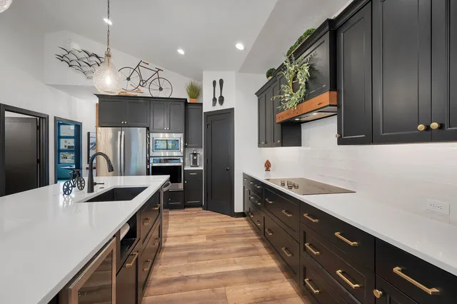 $815,000 | 359 Aldon Cir Green, Green Bay, WI 54304