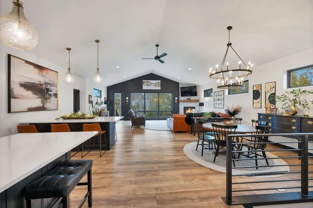 $815,000 | 359 Aldon Cir Green, Green Bay, WI 54304