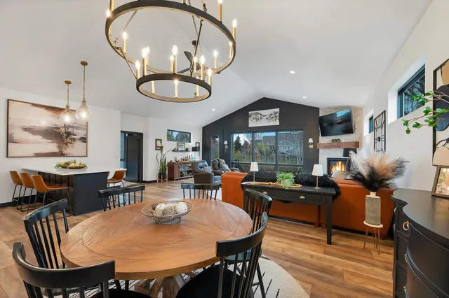 $815,000 | 359 Aldon Cir Green, Green Bay, WI 54304