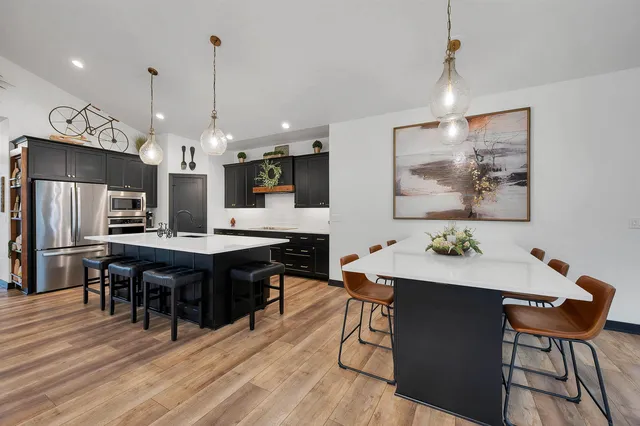 $815,000 | 359 Aldon Cir Green, Green Bay, WI 54304