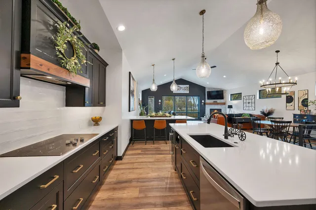 $815,000 | 359 Aldon Cir Green, Green Bay, WI 54304