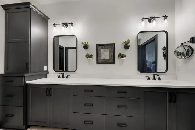 $815,000 | 359 Aldon Cir Green, Green Bay, WI 54304