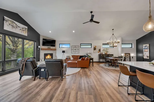 $815,000 | 359 Aldon Cir Green, Green Bay, WI 54304