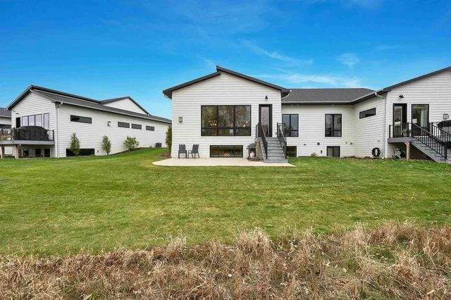 $815,000 | 359 Aldon Cir Green, Green Bay, WI 54304