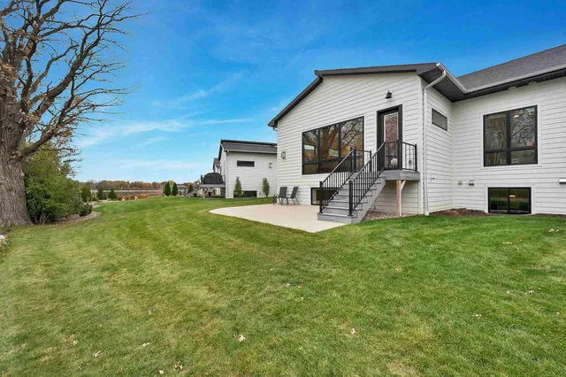 $815,000 | 359 Aldon Cir Green, Green Bay, WI 54304