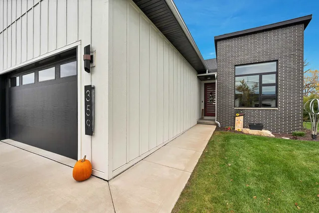 $815,000 | 359 Aldon Cir Green, Green Bay, WI 54304