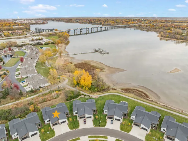 $815,000 | 359 Aldon Cir Green, Green Bay, WI 54304